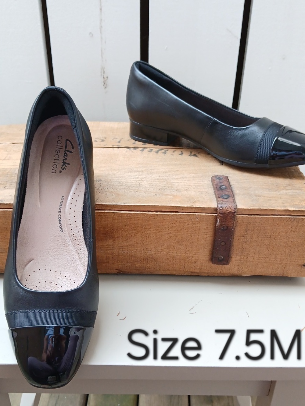 Clarks Size 7.5 Black Leather with Patent Toe Flats Dress Shoes Ballet Comfort
